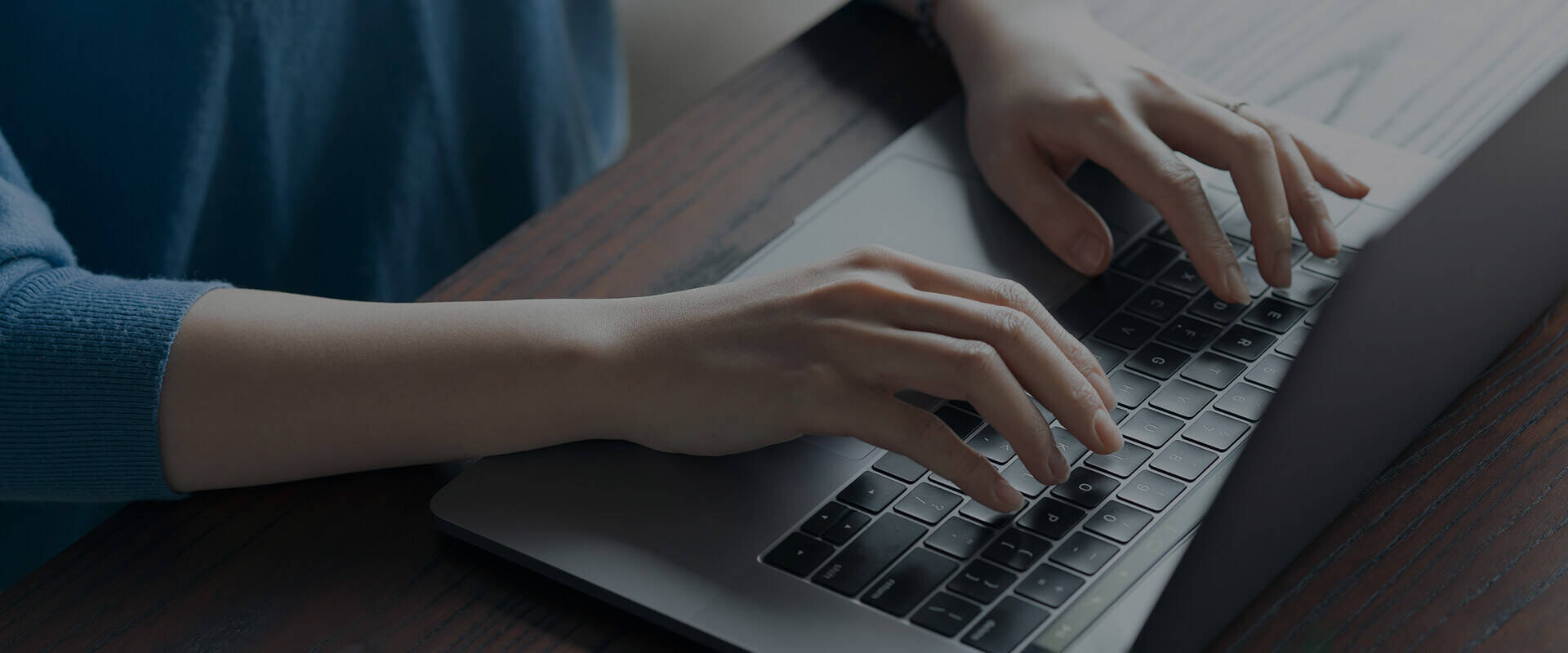 ブログ記事を書く人の写真