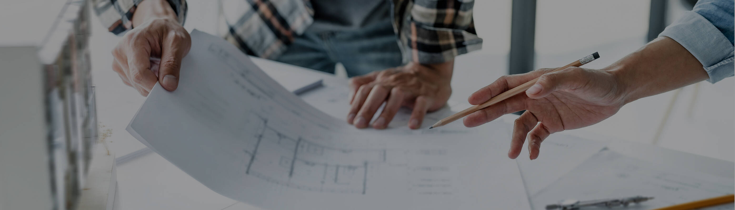 相談している人の写真