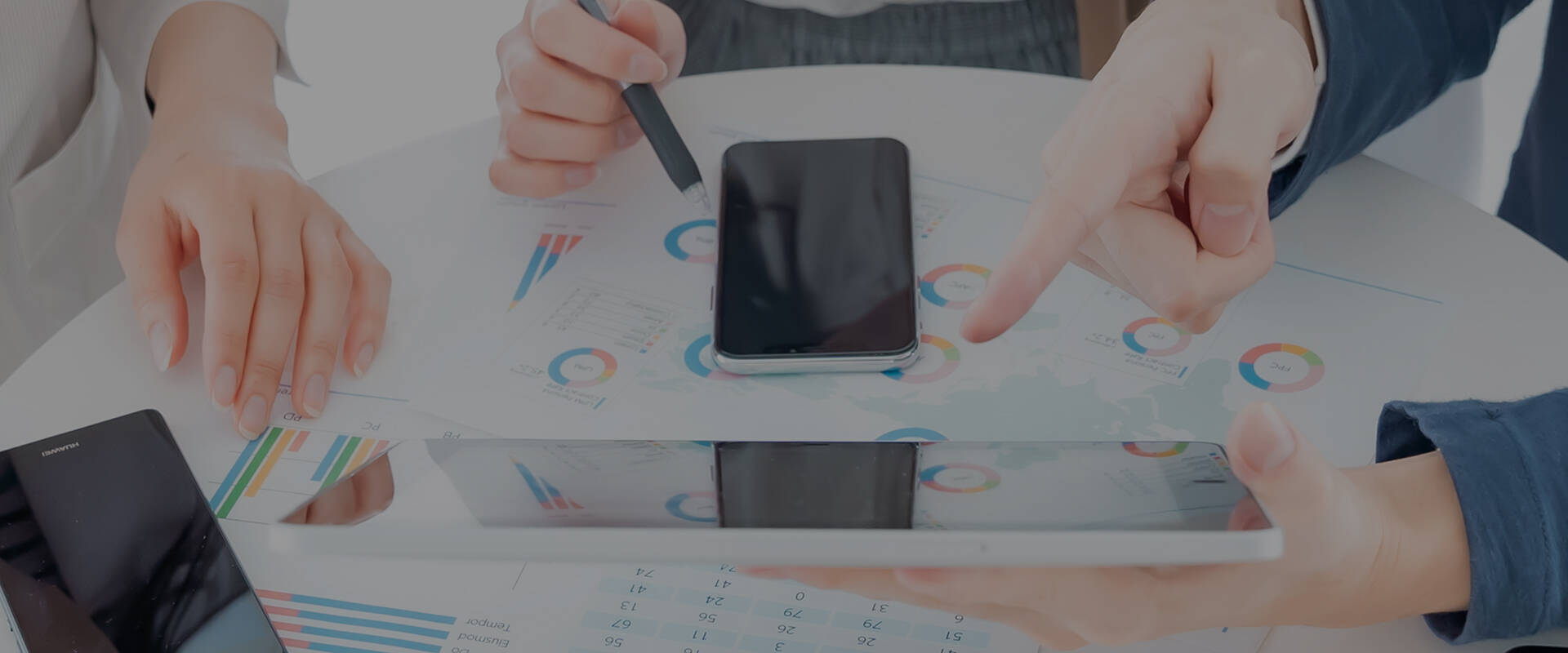 打ち合わせ中の写真