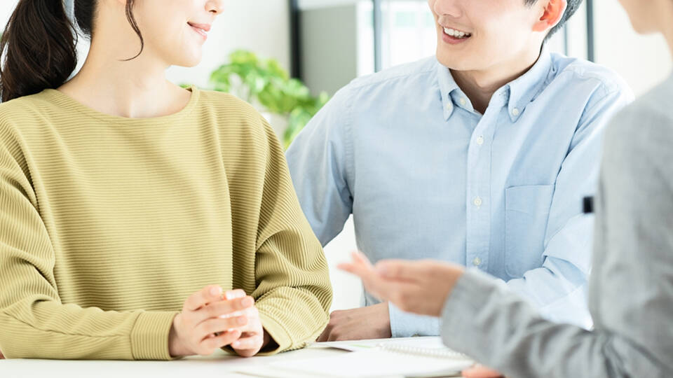 ショールームで相談している写真