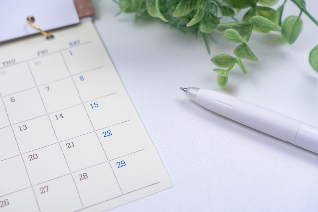 カレンダーとペン